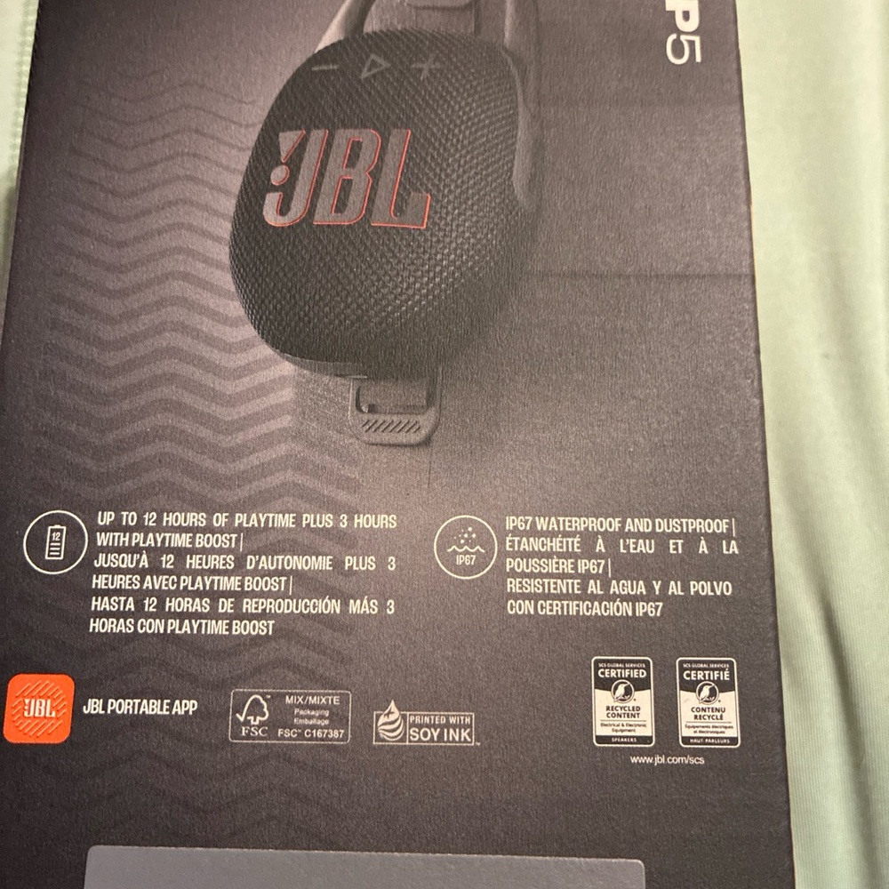 JBL clip 5 portable Bluetooth speaker - Picture 3 of 6